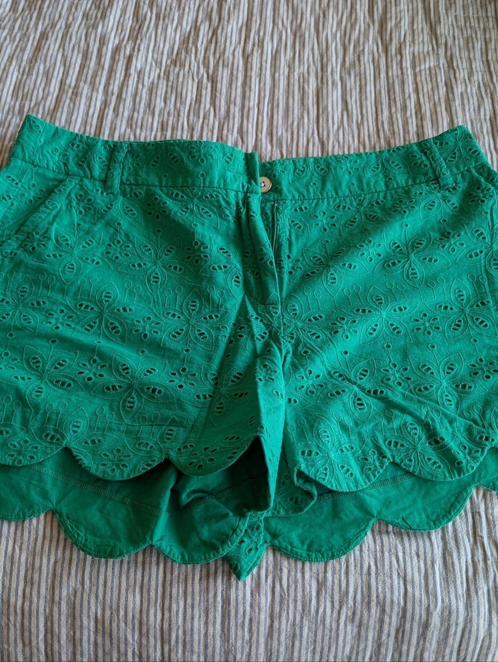 Crown & Ivy Kelly Green Shorts Size 16 Eyelet Scalloped Edges